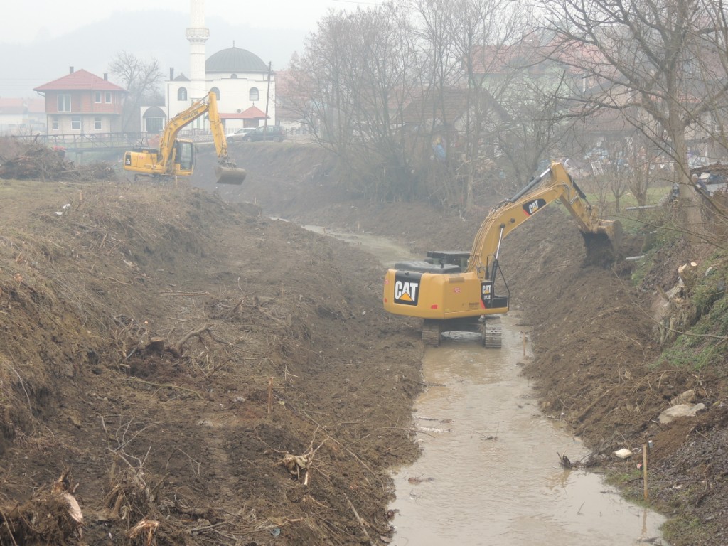 Počeli radovi na sanaciji i regulaciji korita rijeke Jale u MZ Simin Han