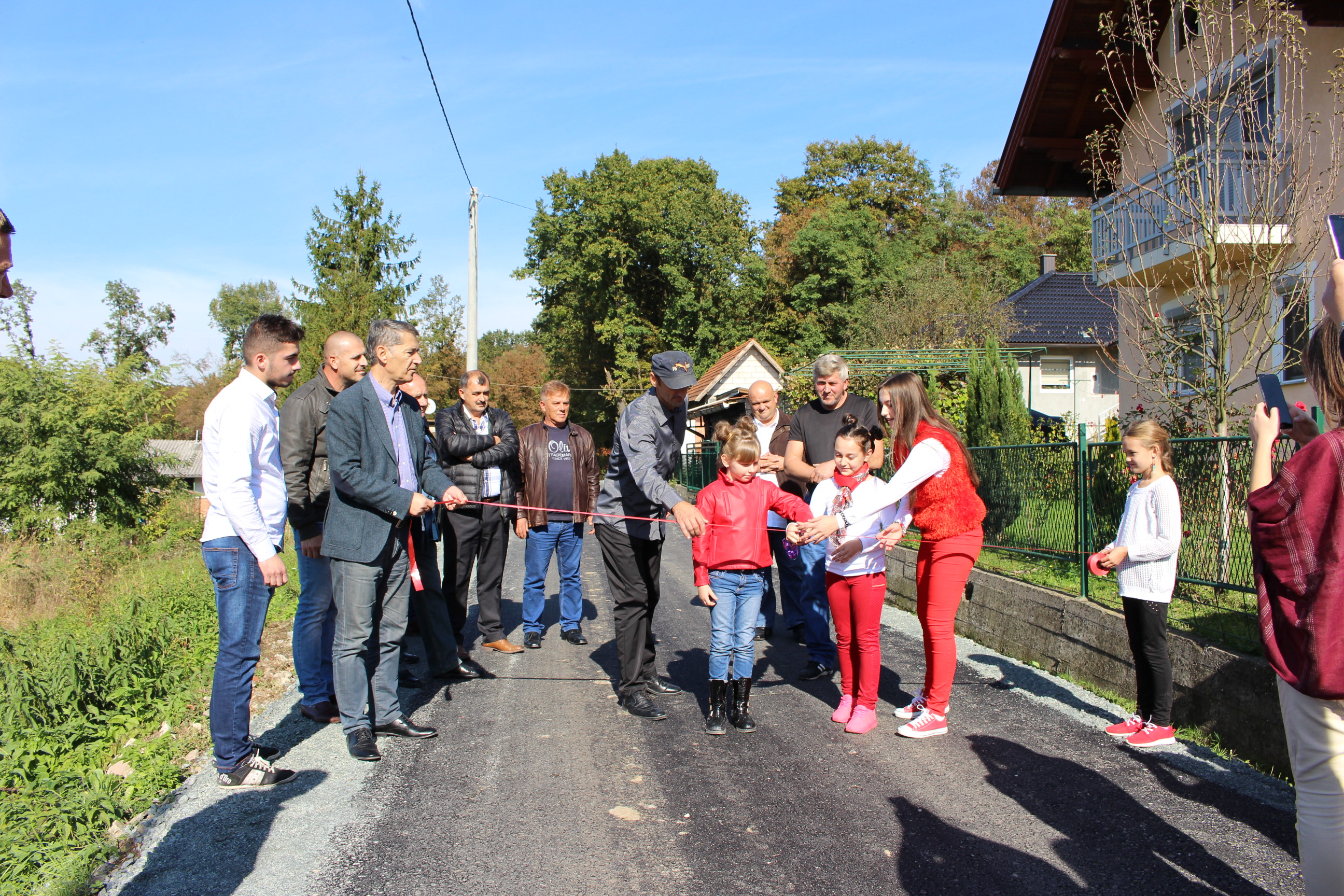 Završeni radovi na asfaltiranju i sanaciji ceste u naselju Ribnjak-Prugica u MZ Ljubače