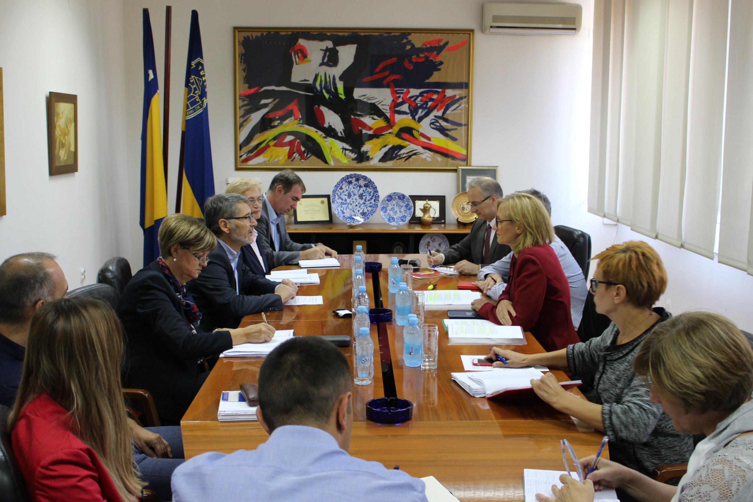 (foto) Gradonačelnik primio u radnu posjetu delegaciju Ambasade Švicarske u Bosni i Hercegovini