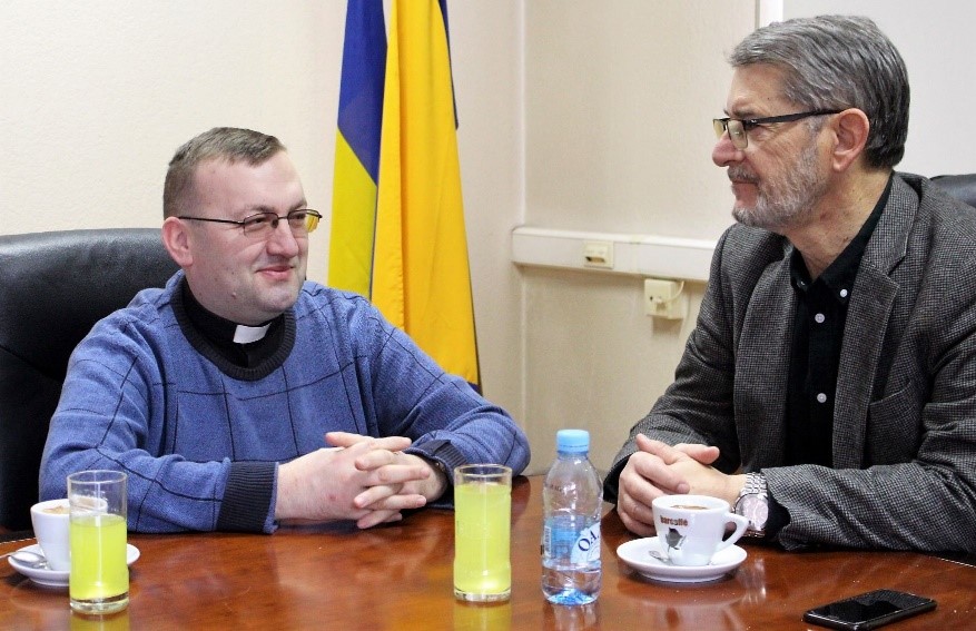 Gradonačelnik Jasmin Imamović, susreo se sa predstavnikom Katoličke crkve u tuzlanskom dekanatu.