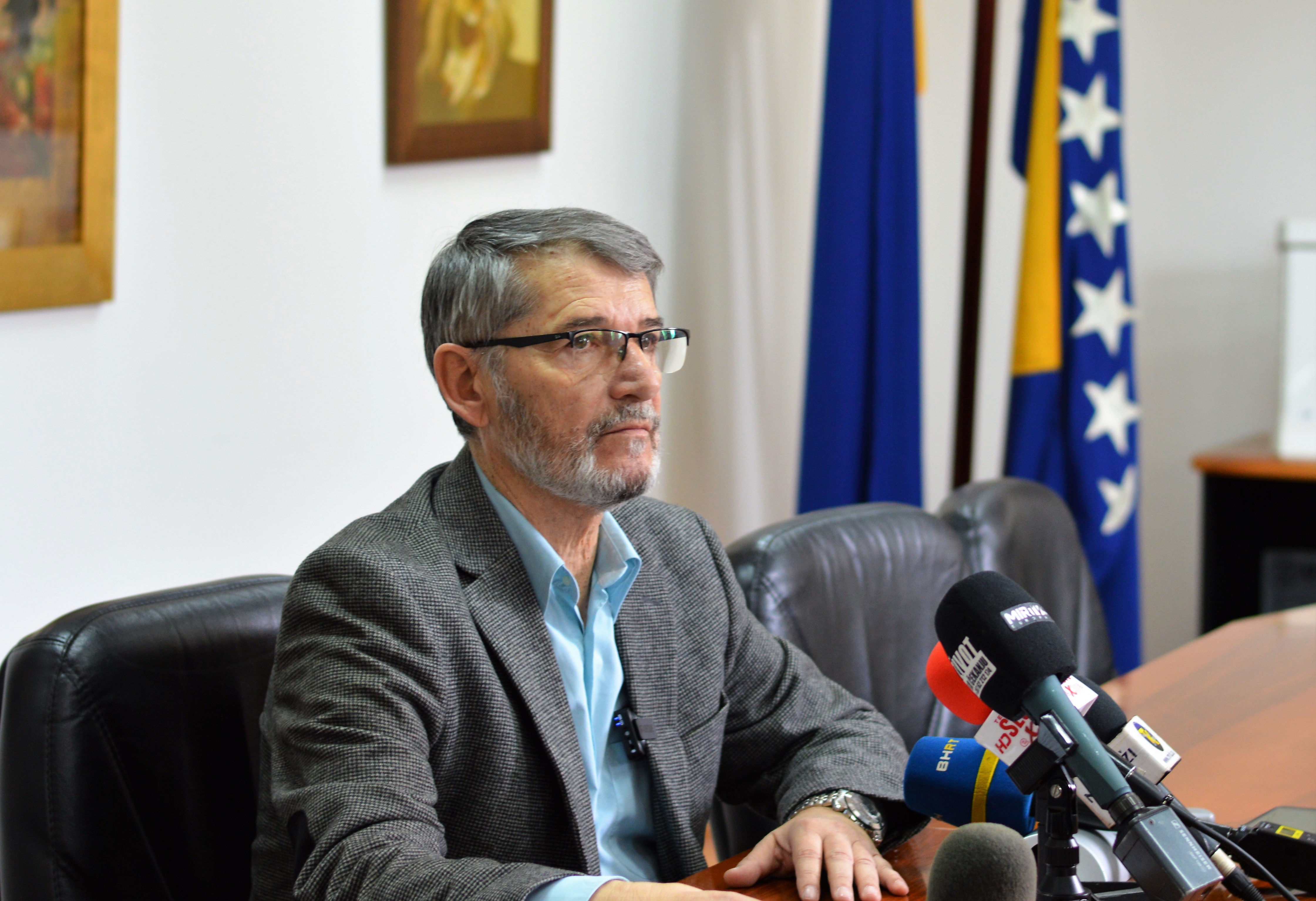 Press konferencija gradonačelnika grada Tuzle, Jasmina Imamovića, u povodu akcije izmještanja migranata iz Tuzle