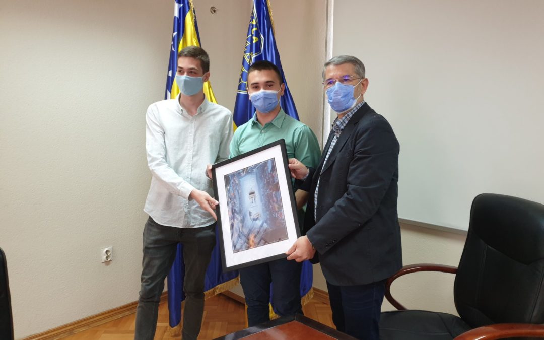 Gradonačelnik organizovao prijem za učenike Opće gimnazije Sveti Franjo, dobitnike nagrade za grafički dizajn
