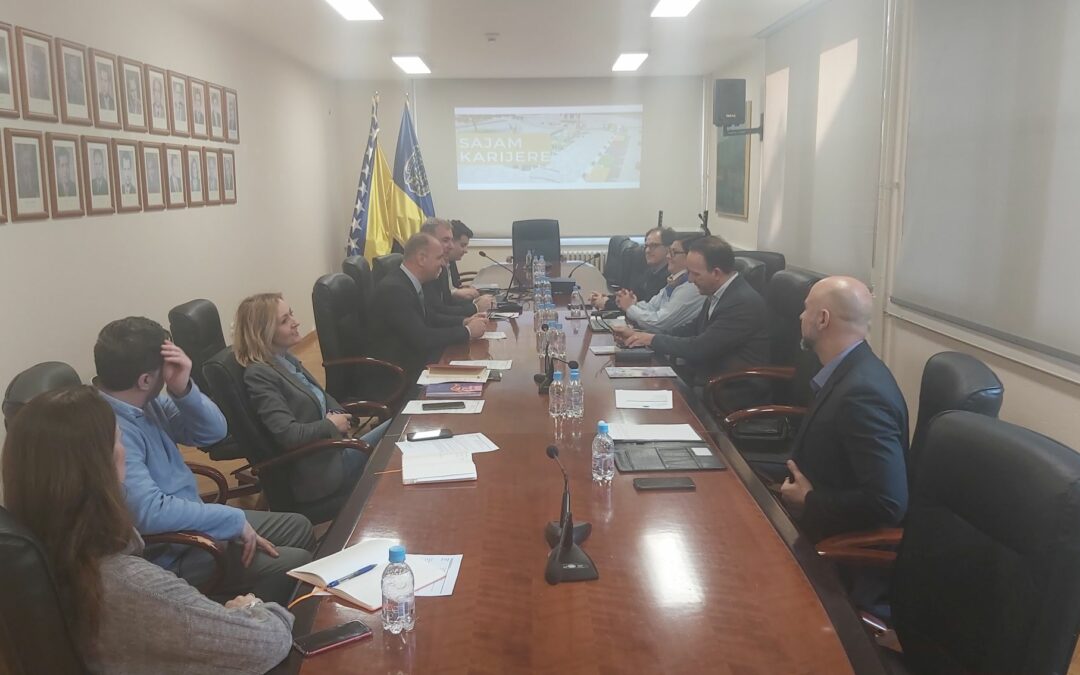 U Gradskoj upravi Tuzle upriličen sastanak povodom  organizacije 28. Ljetnog Univerziteta Tuzla – LJUT 2023
