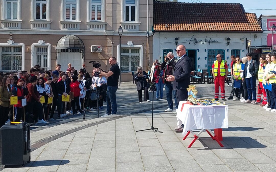 Na Trgu slobode gradonačelnik Lugavić otvorio 27. Gradsko takmičenje ekipa prve pomoći