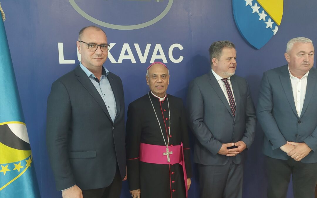 Gradonačelnici Delić i Lugavić sastali se sa apostolskim nuncijem za BiH
