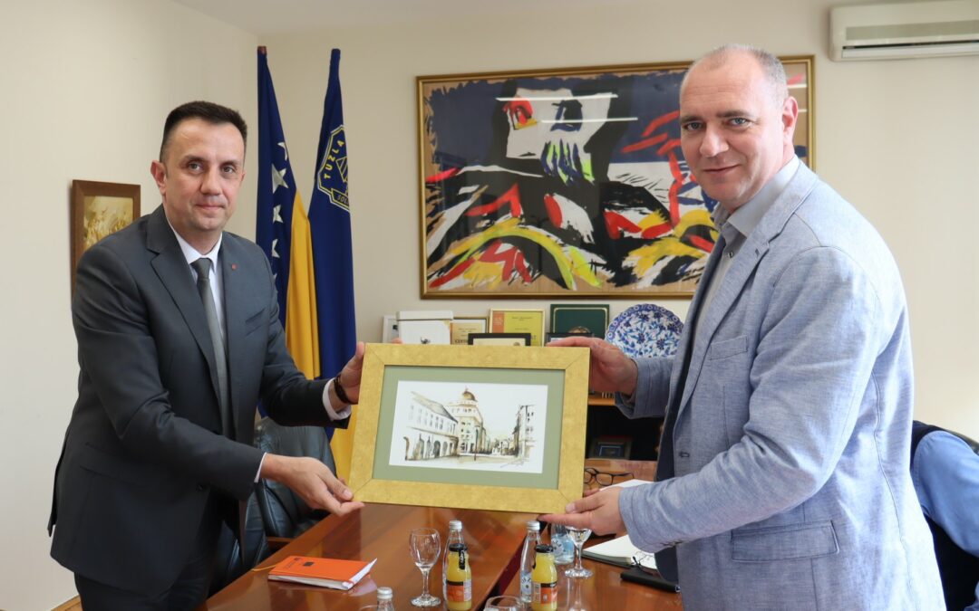Ministar Vedran Lakić sastao se sa gradonačelnikom Zijadom Lugavićem