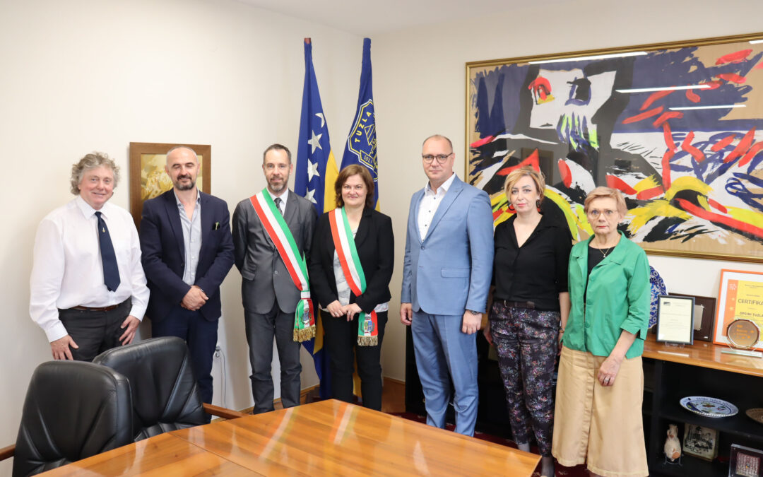 Gradonačelnik Tuzle dr. sc. Zijad Lugavić razgovarao sa delegacijom iz Italije o povezivanju u oblasti kulture, turizma i privrede