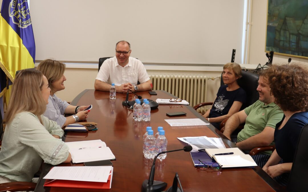 U Gradskoj upravi Tuzla prezentiran projekt “Sve na jednom mjestu za podršku omladinskom poduzetništvu i prekograničnoj saradnji”