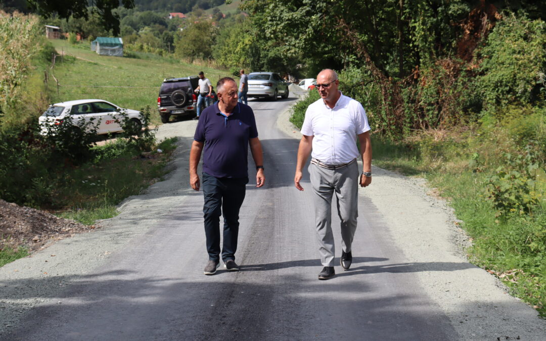Gradonačelnik Lugavić obišao završene radove dionice puta u naselju Repuševac, MZ Donja Obodnica