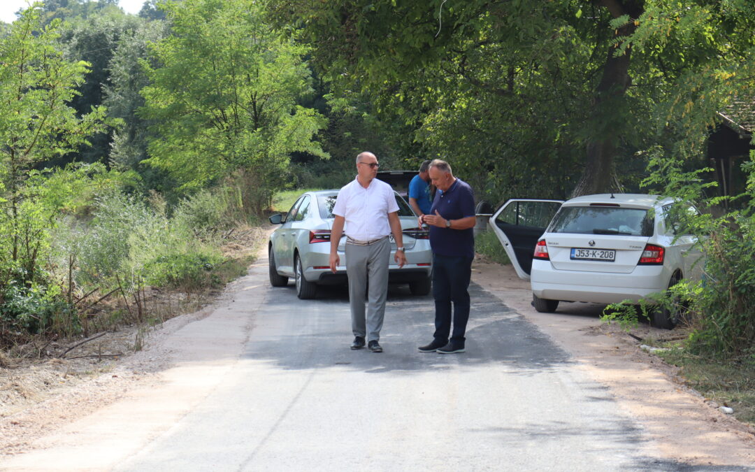 Gradonačelnik Grada Tuzle, Zijad Lugavić obišao je završene radove na sanaciji puta u Mjesnoj  zajednici Solina