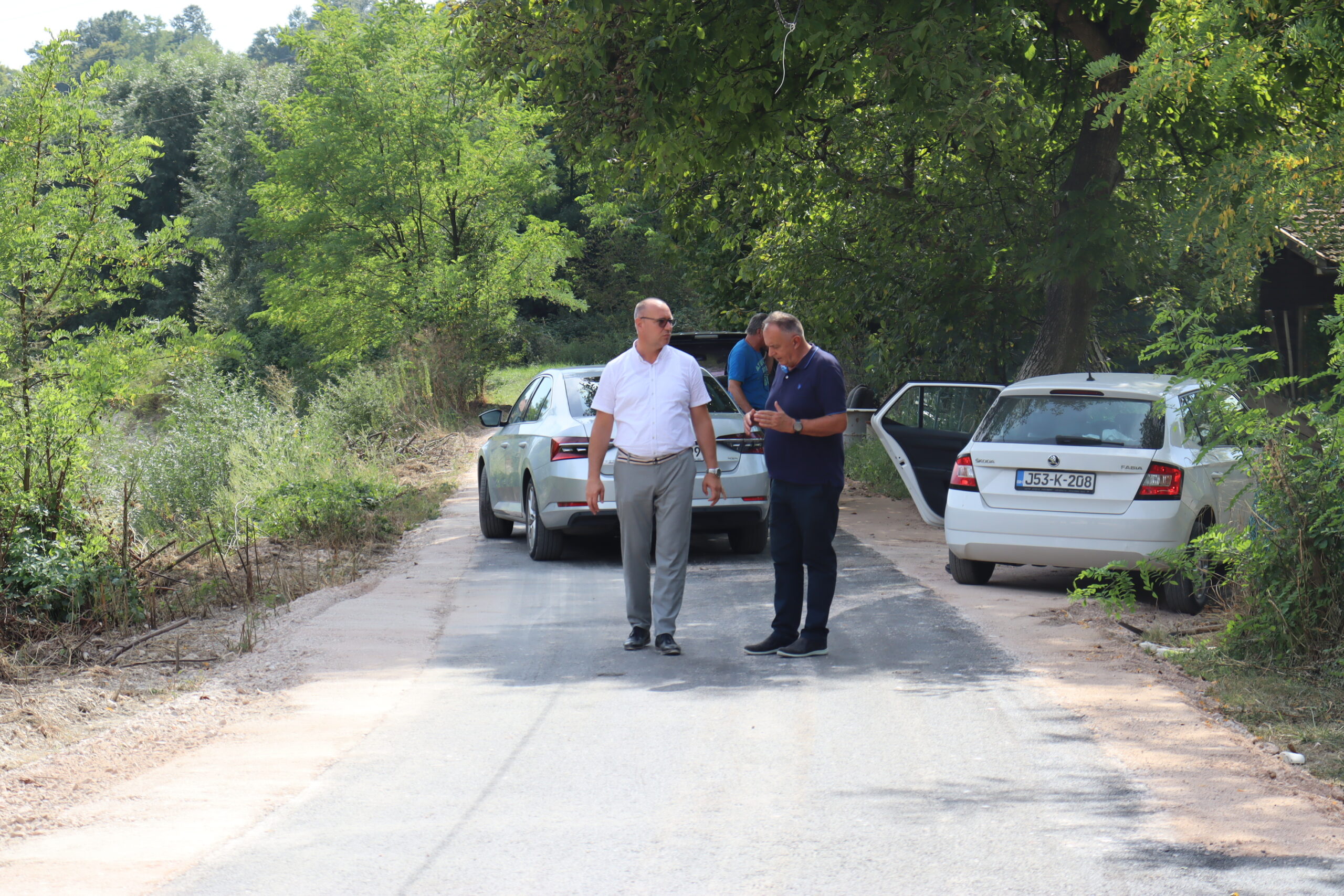 Gradonačelnik Grada Tuzle, Zijad Lugavić, zajedno sa predstavnicima Službe za komunalne poslove, izgradnju i poslove mjesnih zajednica, obišao je završene radove na sanaciji puta u mjesnoj  zajednici Solina