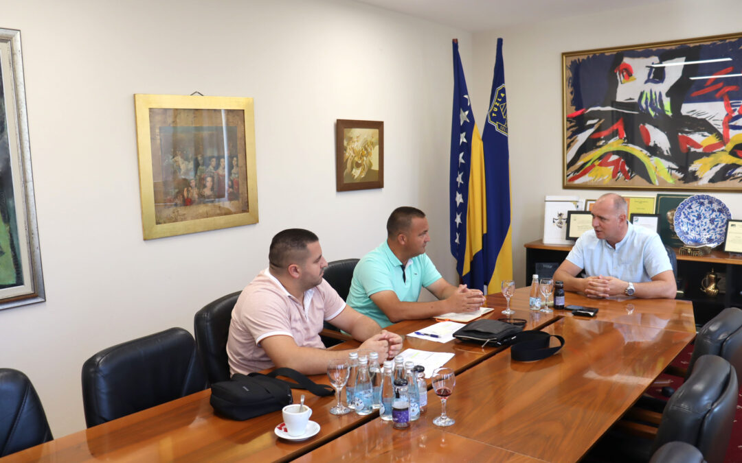 Gradonačelnik Lugavić i menadžment JKP Saobraćaj i komunikacije razgovarali o aktivnostima na unapređenju komunalnih usluga 