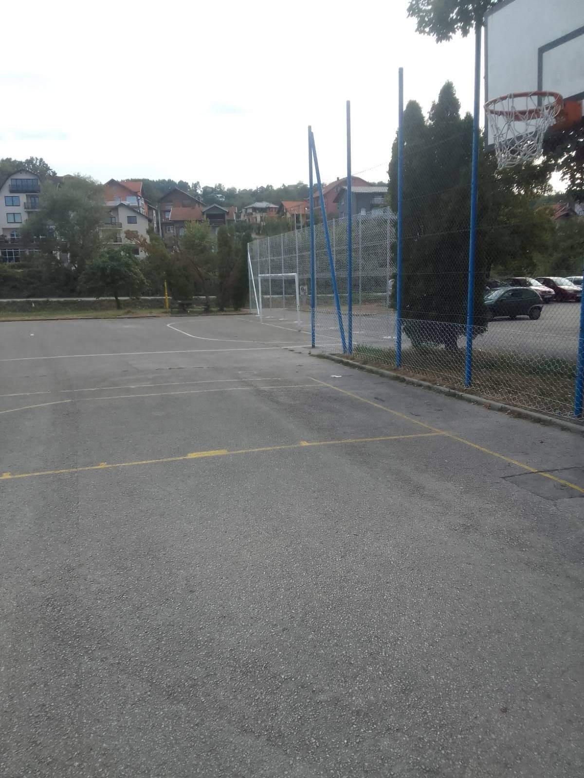 Postavljena zaštitna ograda na sportskom igralištu u MZ Slavinovići