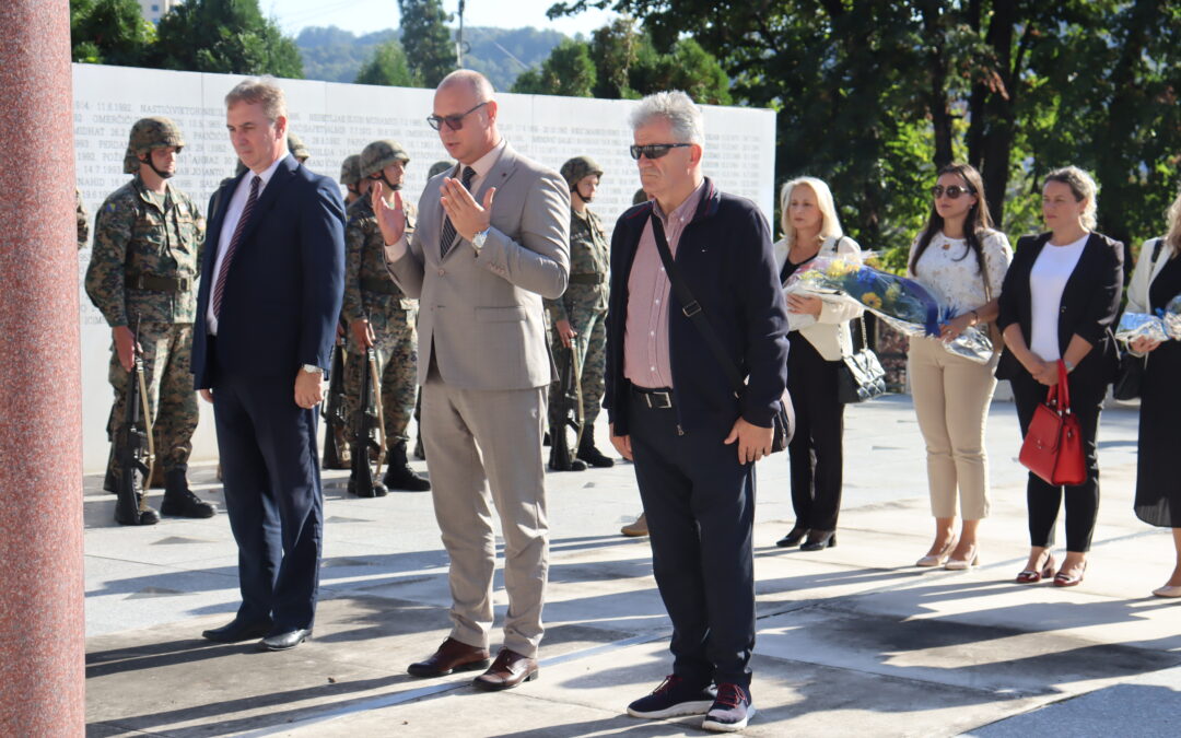 Gradonačelnik Lugavić odao počast hrabrim braniteljima 2.korpusa Armije RBiH