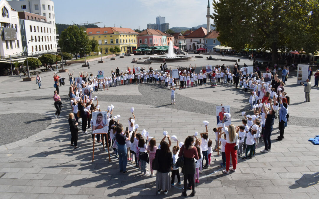Mališani iz Tuzle poslali poruku dobrote i ljubavi