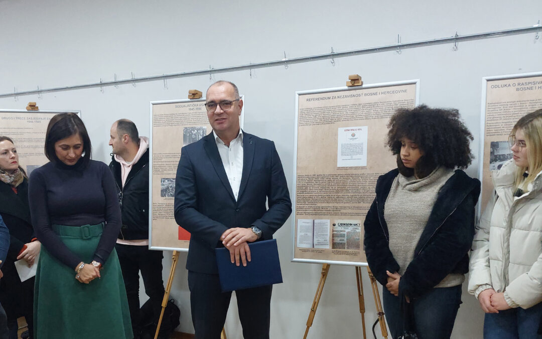 Gradonačelnik Lugavić otvorio izložbu “Bosna od Kulina bana do Dejtona” u Muzeju istočne Bosne