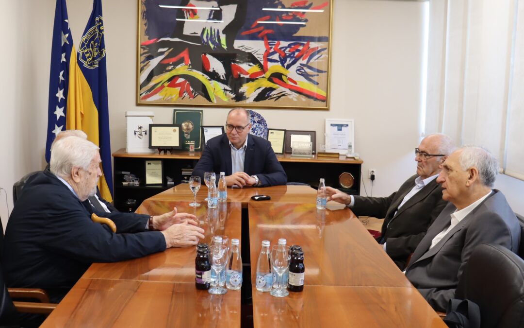 Gradonačelnik Lugavić razgovarao sa tuzlanskim intelektualcima
