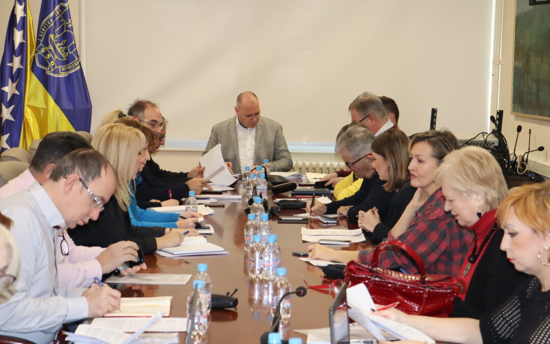 Na Kolegiju gradonačelnika Tuzle predložena odluka za pojednostavljenje postupka podnošenja prijave za suﬁnansiranja mjera energetske efikasnosti
