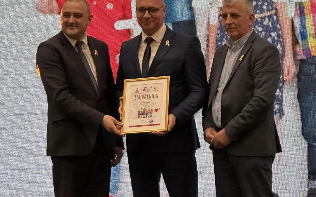 Gradu Tuzli dodijeljena zahvalnica od Udruženja “Srce za djecu oboljelu od raka”