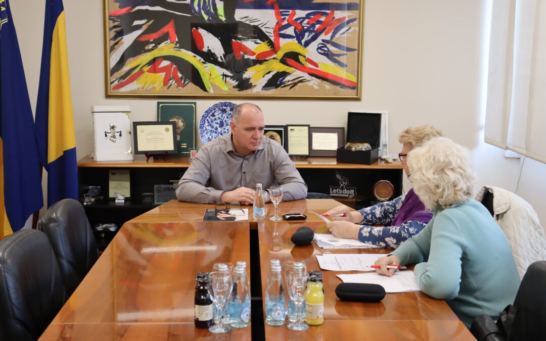 Gradonačelnik Lugavić razgovarao sa predstavnicama Organizacije porodica šehida i poginulih boraca o obilježavanju 30 godina rada i postojanja