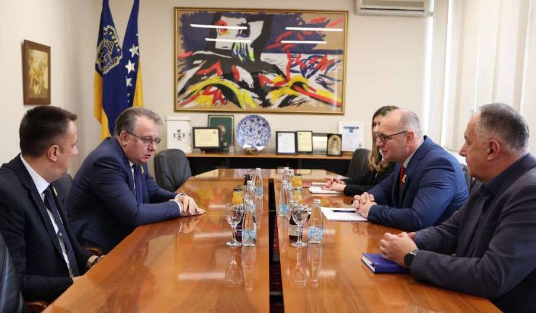 Premijer Nikšić i ministar Lakić razgovarali s gradonačelnikom Lugavićem o ključnim projektima za Tuzlu