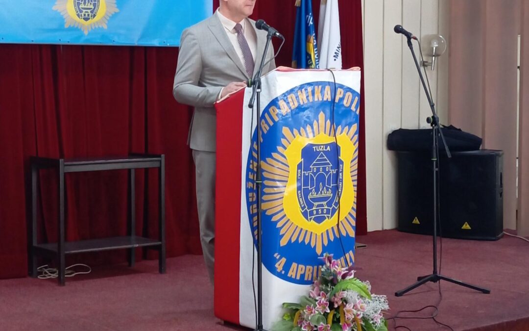 Gradonačelnik Lugavić učestvovao na okruglom stolu o značaju policije u odbrani Tuzle i BiH 1991-1995.