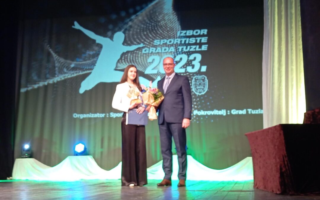 Gradonačelnik Lugavić dodijelio nagradu Amili Bećirović, najboljoj sportistkinji Tuzle za 2023. godinu