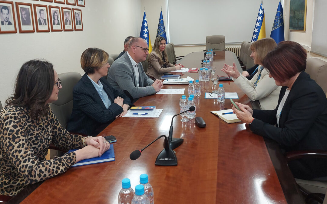Gradonačelnik Tuzle i predstavnica UNHCR-a BiH razgovarali o socijalnoj koheziji i inkluziji: Dodijeljene značajne donacije u gradu Tuzli