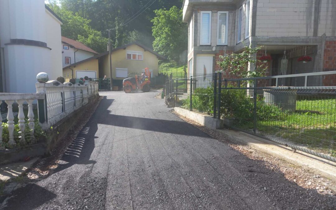 U toku su radovi na asfaltiranju puta u naselju Donja Obodnica