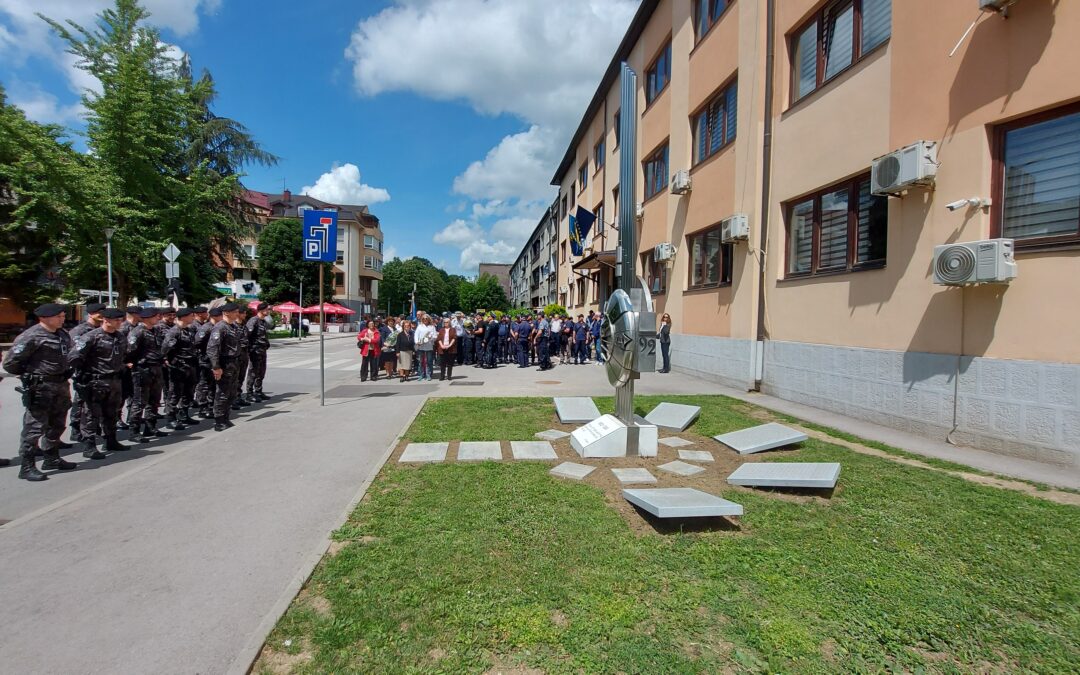 Čestitka gradonačelnika i predsjedavajuće Gradskog vijeća Tuzle u povodu 22. maja – Dana policije Tuzlanskog kantona