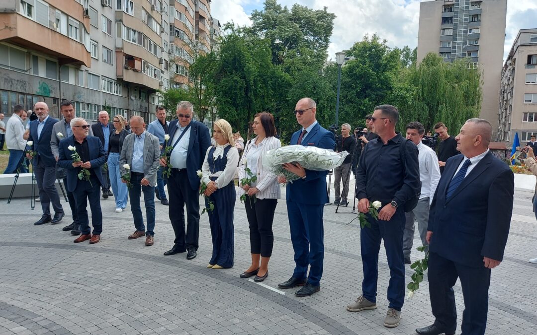 U Tuzli obilježen 15. maj – Dan odbrane Tuzle, dan kada su tuzlanske patriote i heroji stali u odbranu pravde, jedinstva i zajedničkog života svih građanki i građana Tuzle i Bosne i Hercegovine