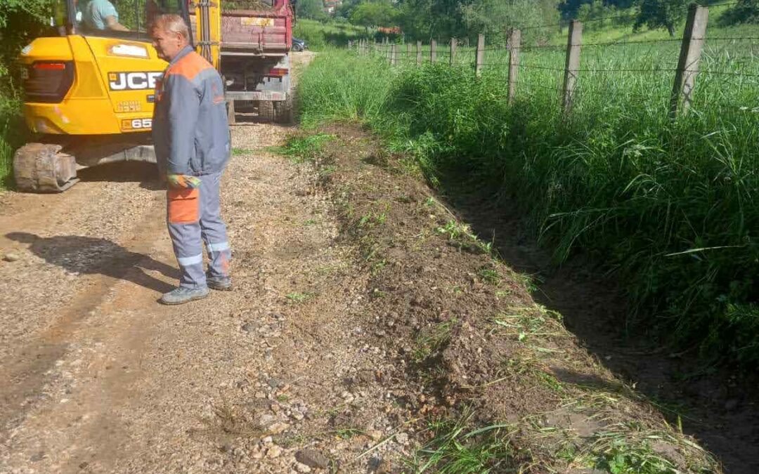 U toku radovi na sanaciji puta prema izvorištu mineralne vode i puta Vardice od lokalnog puta Previle do Repuševca Mjesne zajednice Dragunja