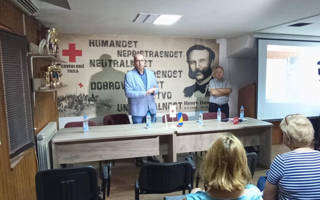 Grad Tuzla podržao osobe oboljele od demencije – dodijeljeni GPS uređaji sa narukvicom