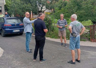 Gradonačelnik Lugavić u radnoj posjeti MZ Solina gdje je završeno asfaltiranje puta na Gradovrškoj cesti