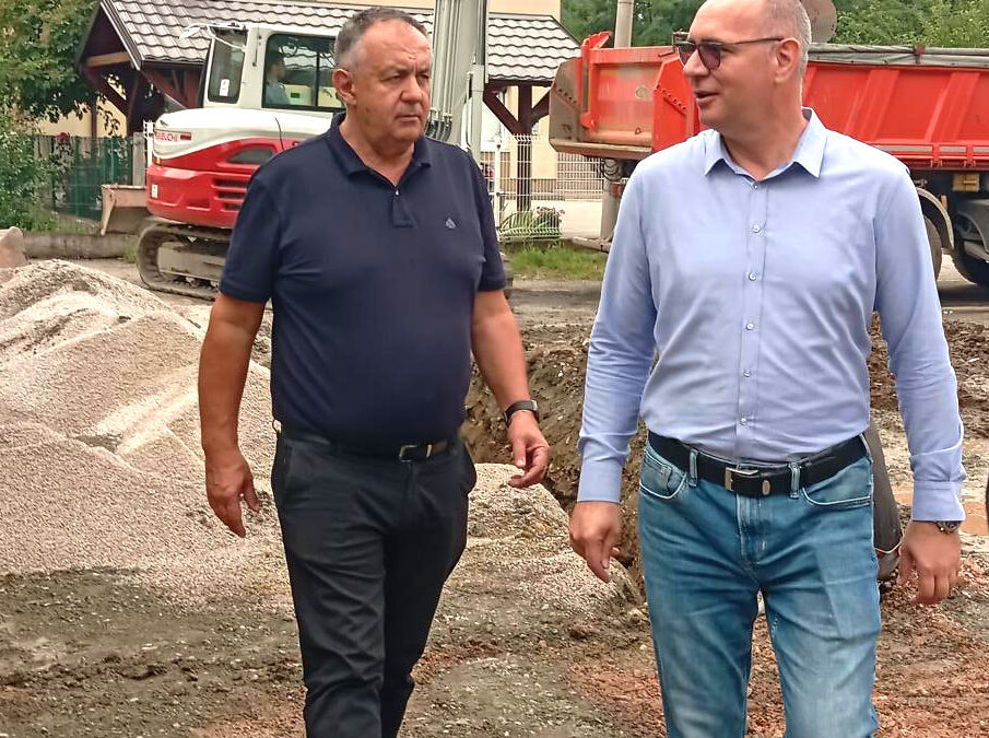 Gradonačelnik Lugavić obišao radove u naselju Mandžukovac: U toku izgradnja sistema za odvodnju oborinskih voda