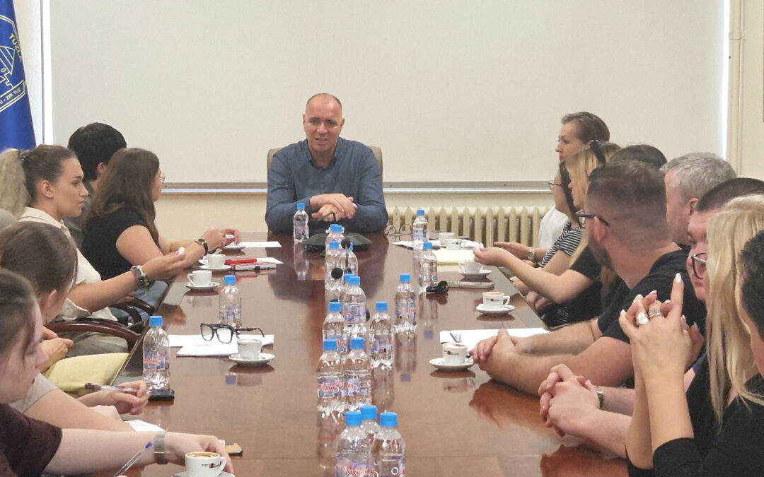 Druženje gradonačelnika Lugavića sa mladima Tuzle: “Na kafi sa gradonačelnikom”