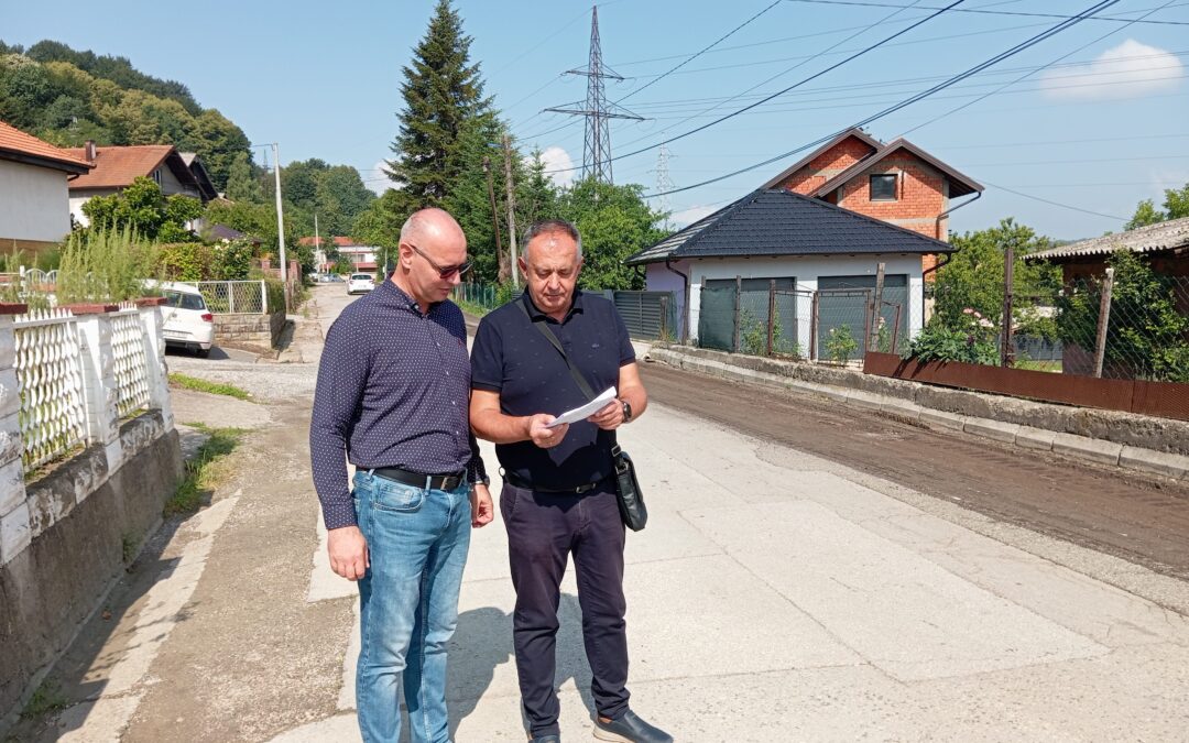 Gradonačelnik Lugavić obišao radove na rekonstrukciji puta u ulici 4. aprila u MZ Kreka