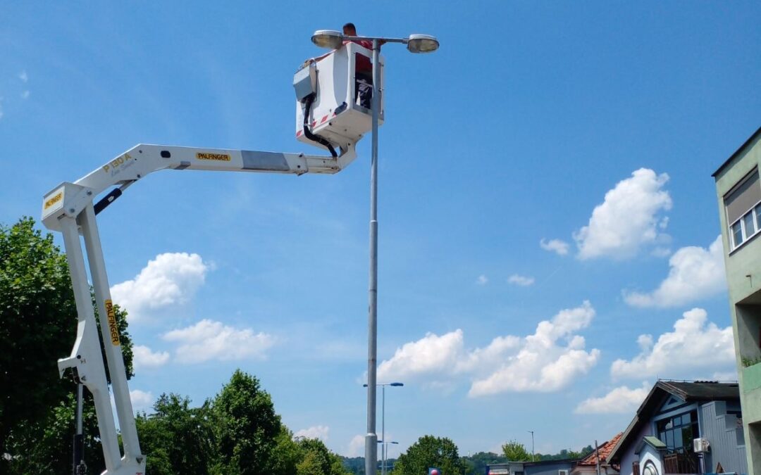Grad Tuzla nastavlja modernizaciju javne rasvjete, u toku druga faza zamjene metalnih stubova