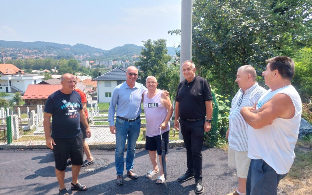 Gradonačelnik Lugavić posjetio MZ Solana gdje je završeno asfaltiranje puta u naselju Suljetovići