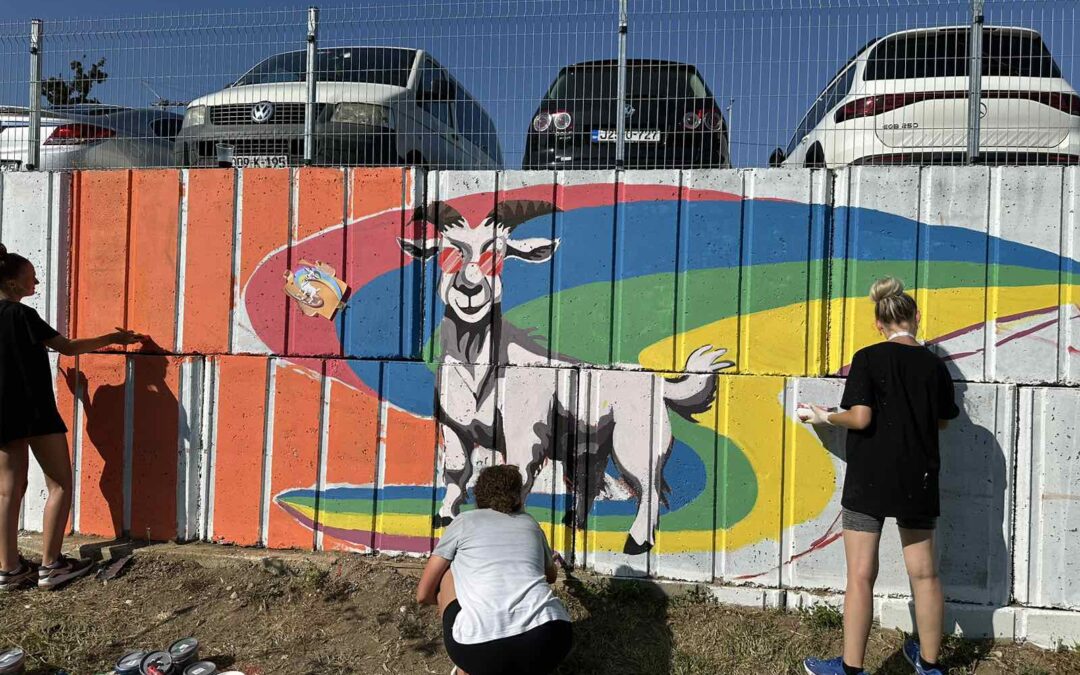 U sklopu 14. Kaleidoskop festivala mladi umjetnici izrađuju murale sa motivima Tuzle