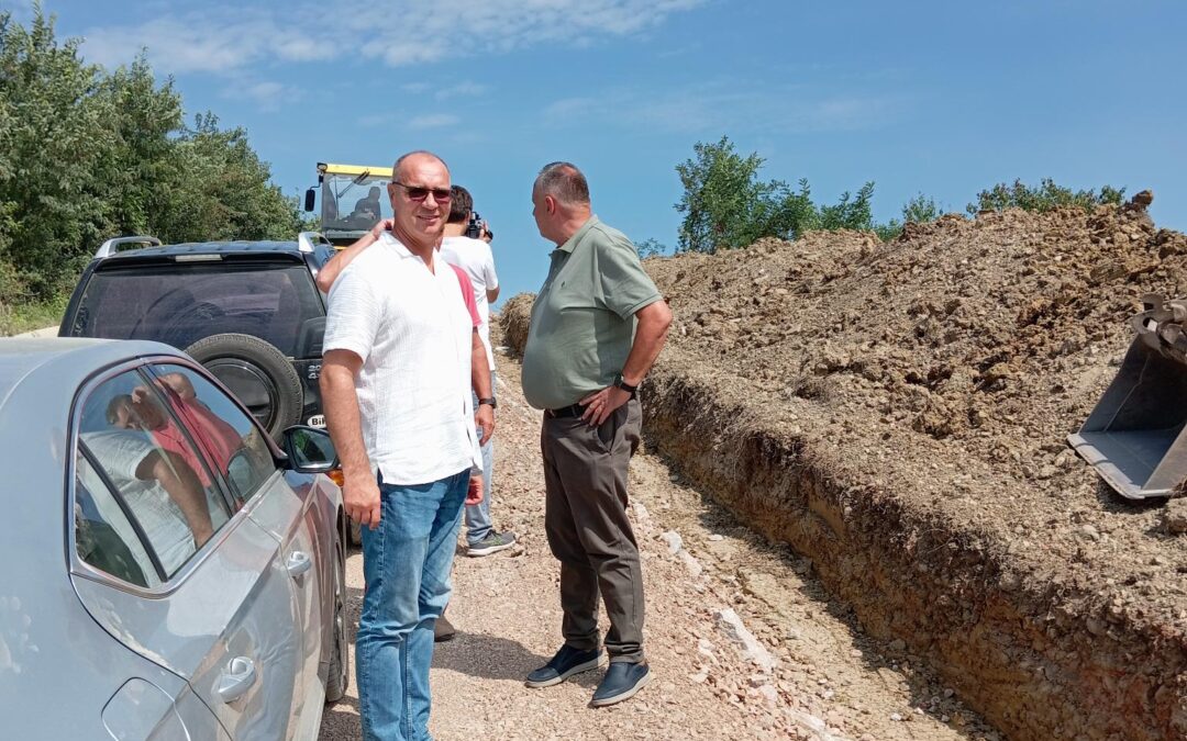 Gradonačelnik Lugavić obišao lokaciju groblja Drežnik gdje se izvode infrastrukturni radovi