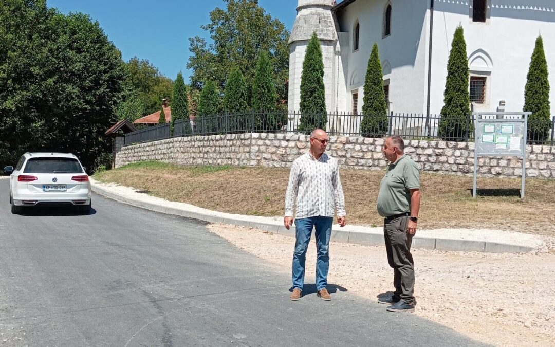 Završena sanacija puta u Ulici Uzeira Mehičića, gradonačelnik Lugavić posjetio MZ Gornja Tuzla