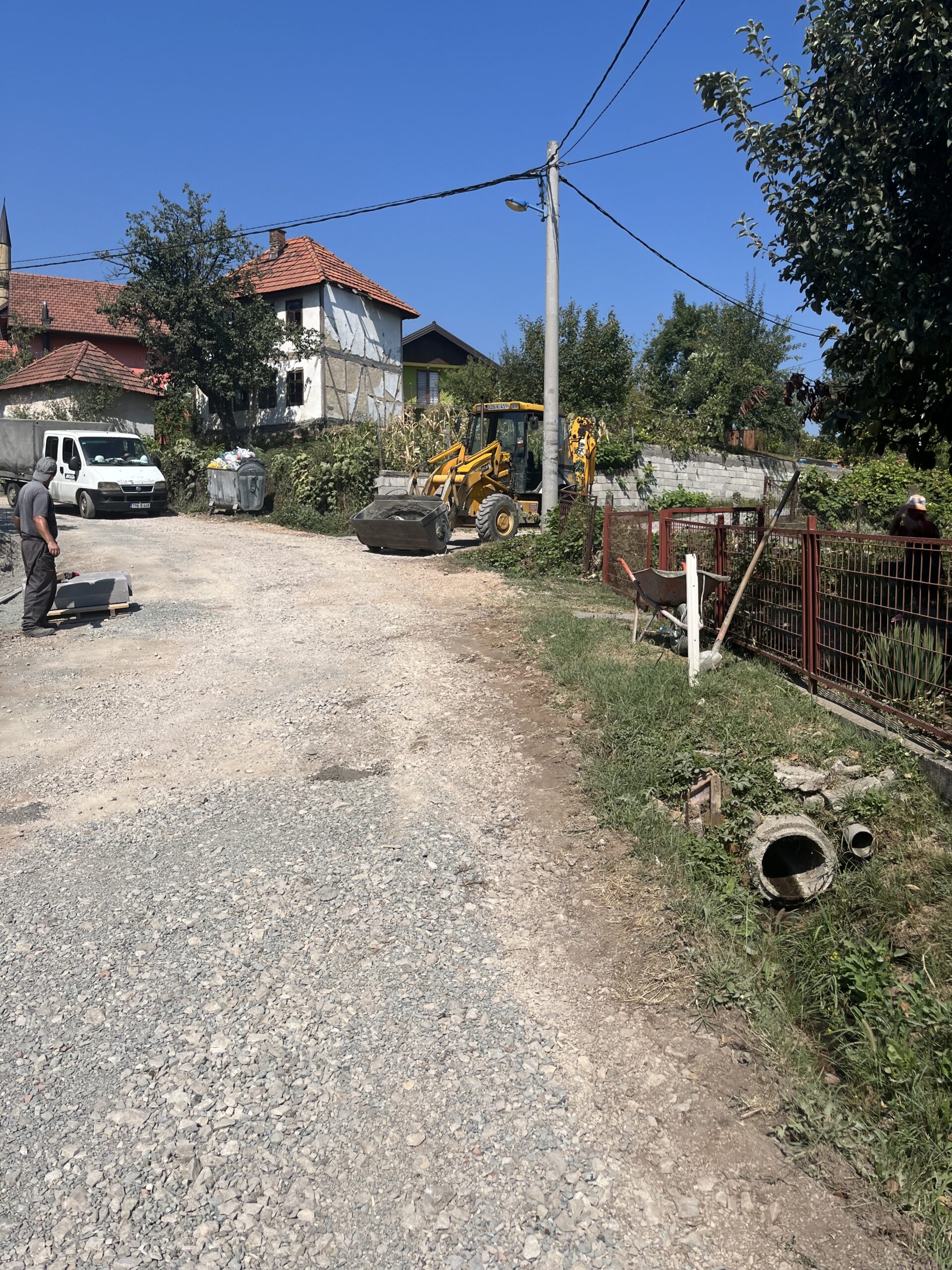 Grad Tuzla izvodi sanacione radove na putnoj infrastrukturi u naselju Dobrnja (od Binga do stare džamije)