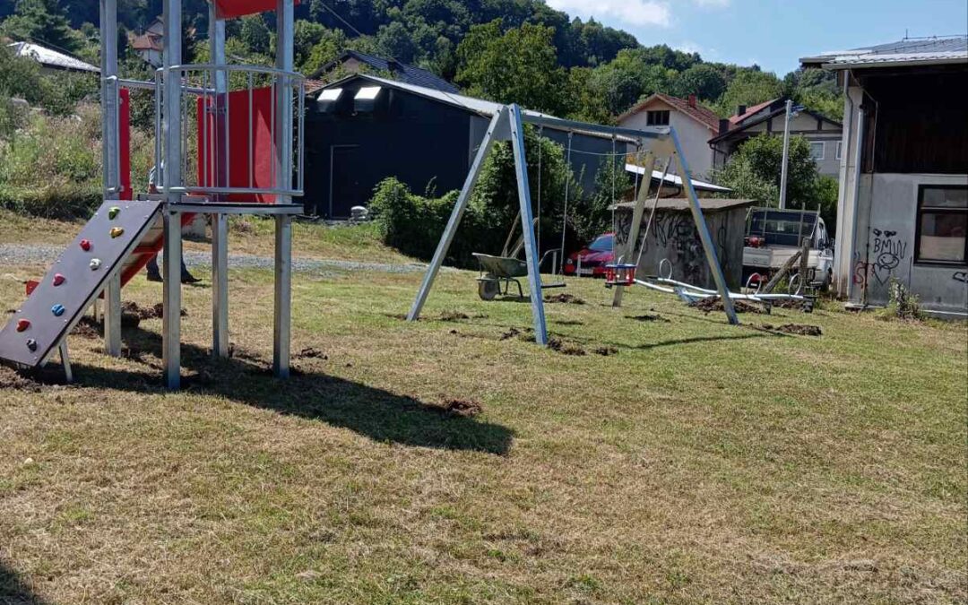 Počeli radovi na formiranju dječijeg igrališta u MZ Donja Obodnica (lokalitet kod Osnovne škole)