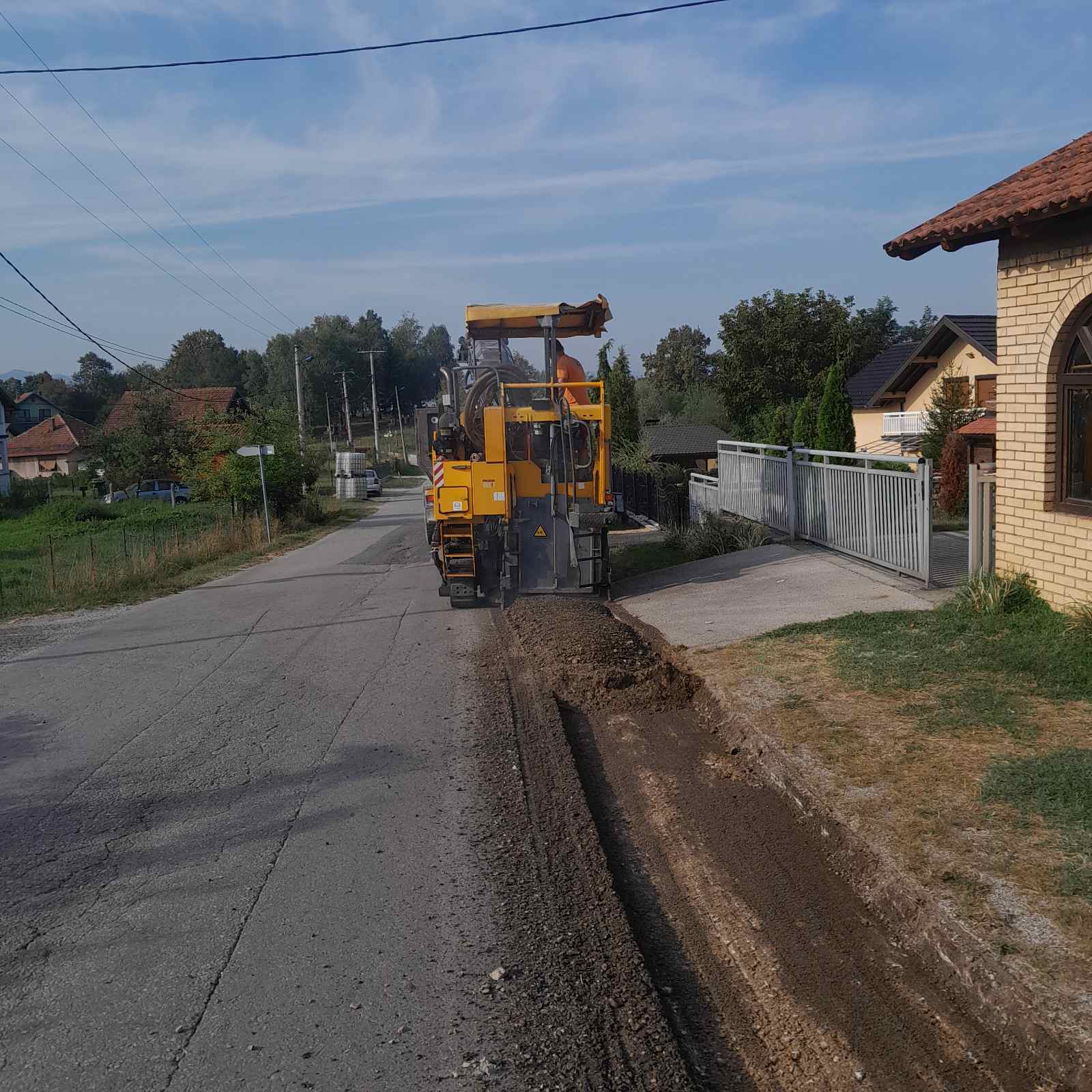 U toku radovi na sanaciji kolovoza na putu Kiseljak – Husino