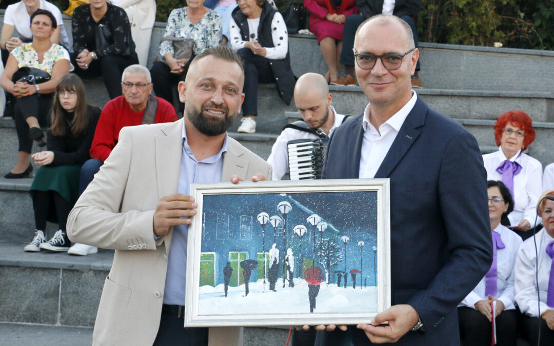 Na Trgu slobode održan koncert UKUD “Zvonko Cerić” – gradonačelniku Lugaviću uručena zahvalnica za podršku