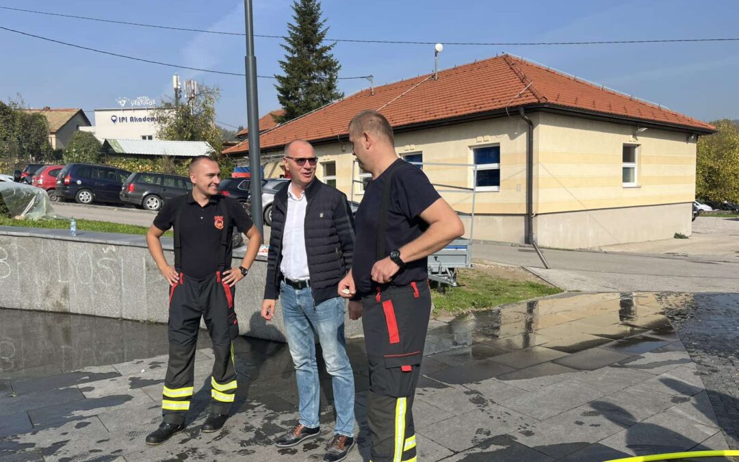Gradonačelnik Lugavić prisustvovao manifestaciji „Dani otvorenih vrata PVJ Tuzla” na Trgu slobode