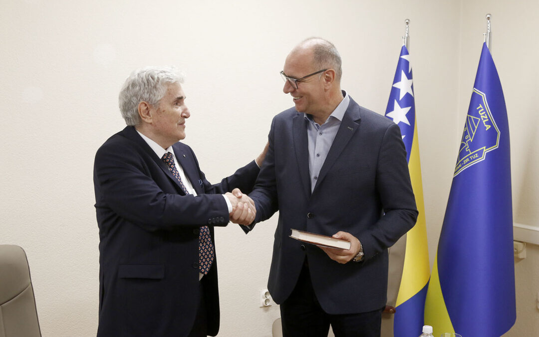 Gradonačelnik Lugavić upriličio prijem za akademika Rusmira Mahmutćehajića, autora knjige “Tajna Hasanaginice”