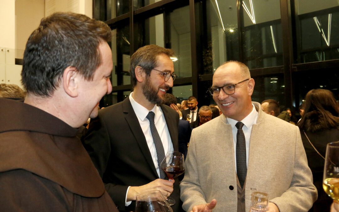 Gradonačelnik Lugavić prisustvovao tradicionalnom Božićnom prijemu