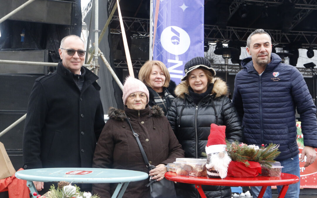 Na Trgu slobode u Tuzli obilježen katolički Božić